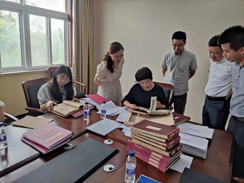 射陽縣檔案館來淮海檢查檔案數(shù)字化工作.jpg