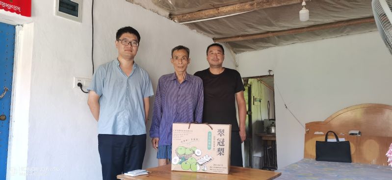 淮海農(nóng)場公司工會開展夏季走訪慰問活動.jpg
