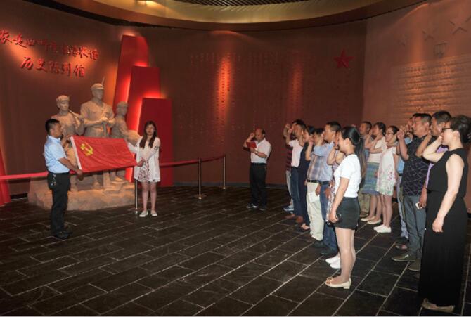 我場社區(qū)組織黨員、干部開展活動(dòng).jpg