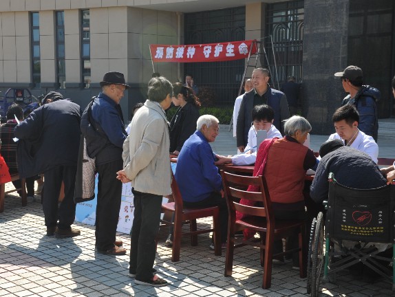 淮海醫(yī)院舉辦“預防接種守護生命”義診活動.jpg
