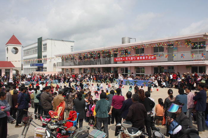 淮海農(nóng)場(chǎng)中心幼兒園簡(jiǎn)介1.jpg