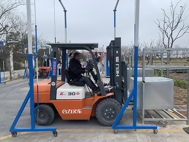 淮海5名學(xué)員全部通過鹽城市叉車作業(yè)證實操考試.jpg
