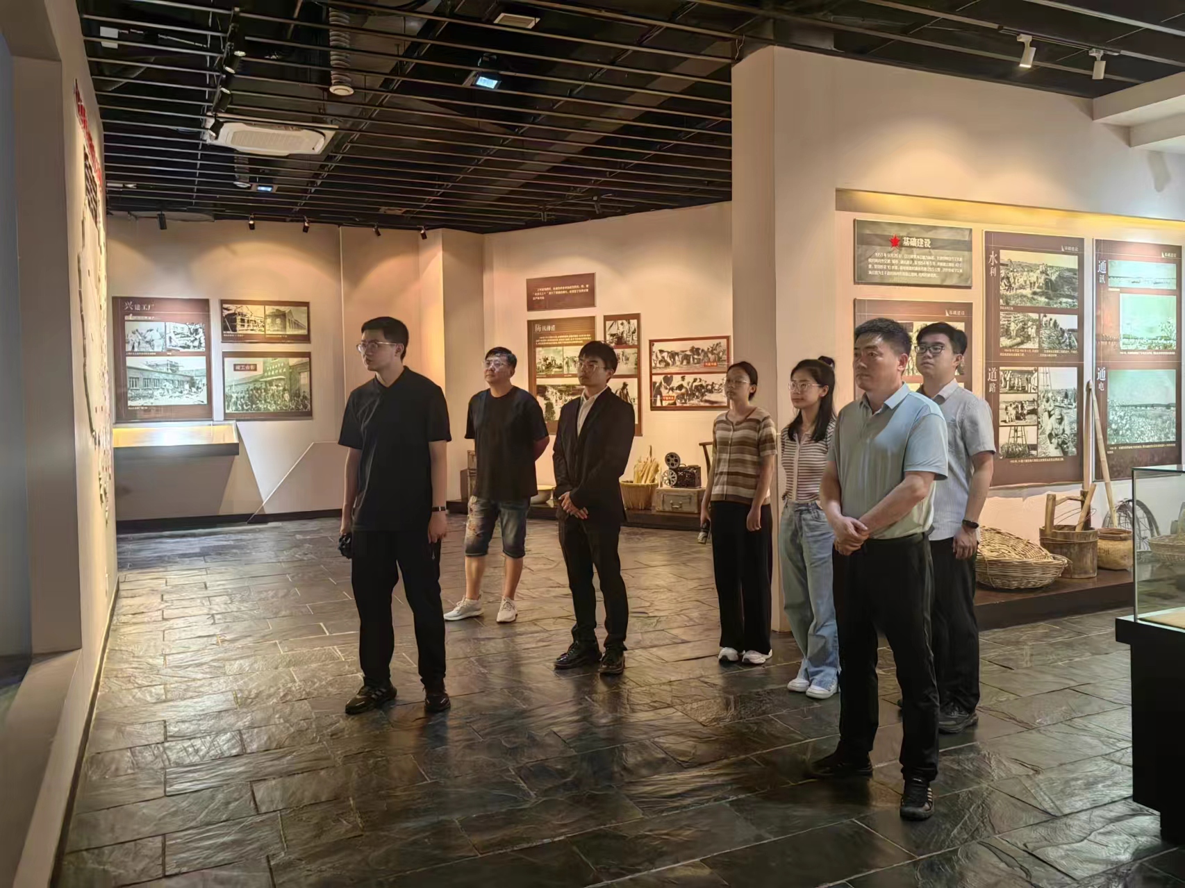 集團(tuán)組織管培生來(lái)農(nóng)建四師陳列館參觀學(xué)習(xí)